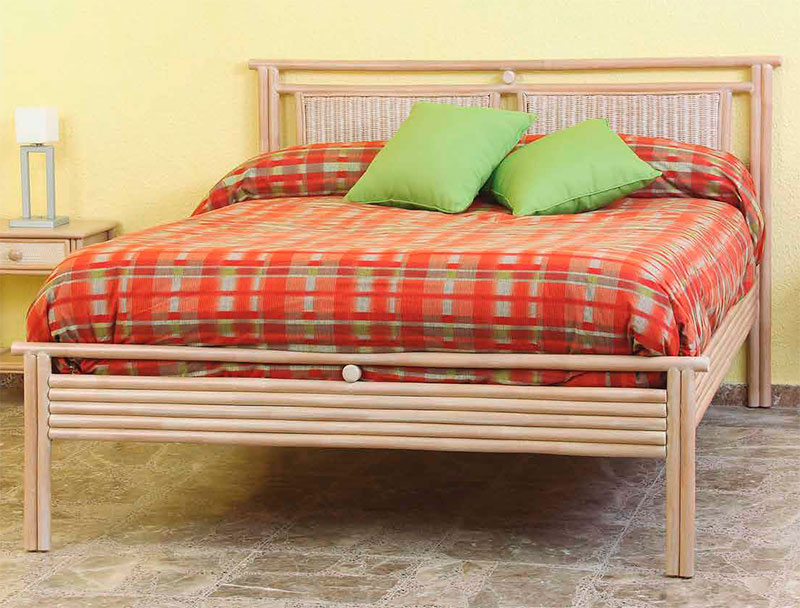 Cama grande de rattan y medula diseño original